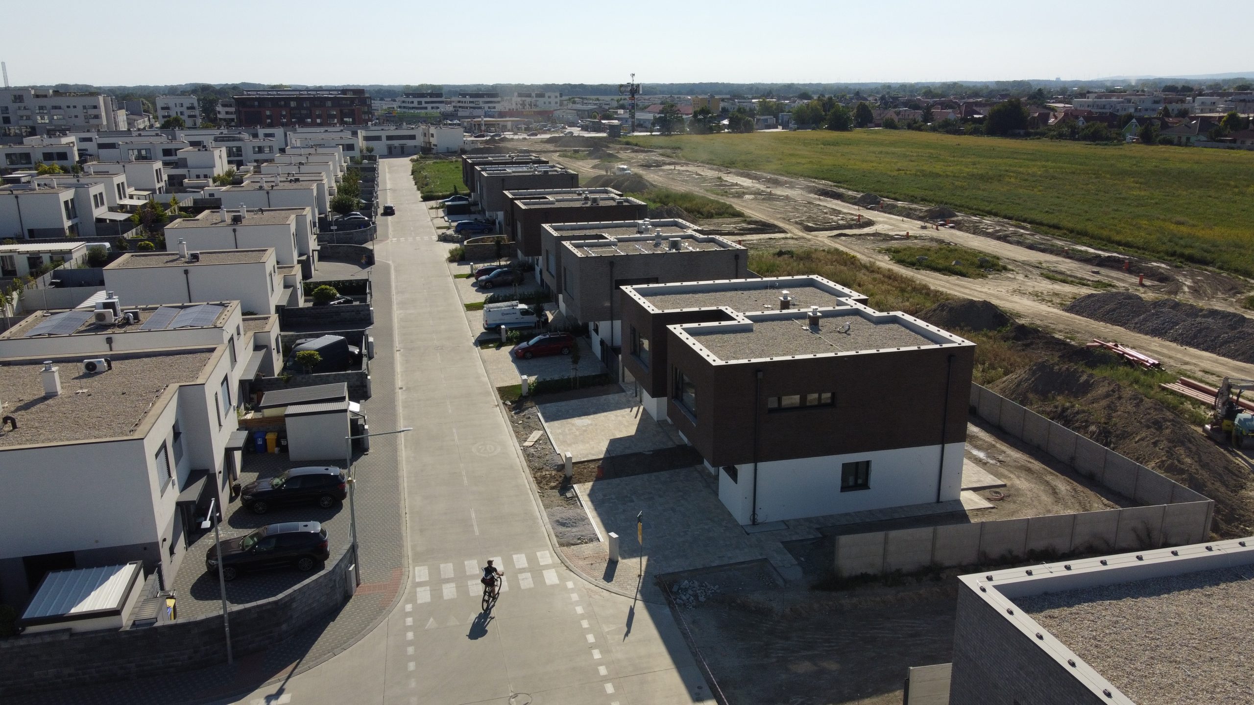 V Rovinke vznikla nová ulica z moderných dvojdomov